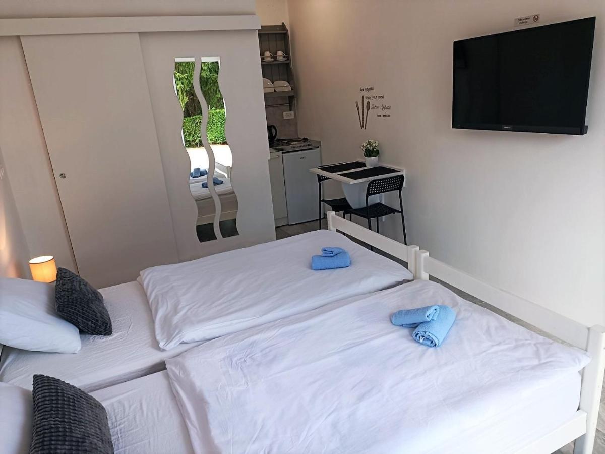 Studio Apartman Brletic Tounj Exterior foto